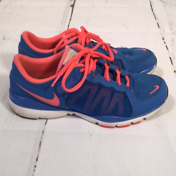 Nike Shoes - Nike flex trainer sneakers.  Size 8.